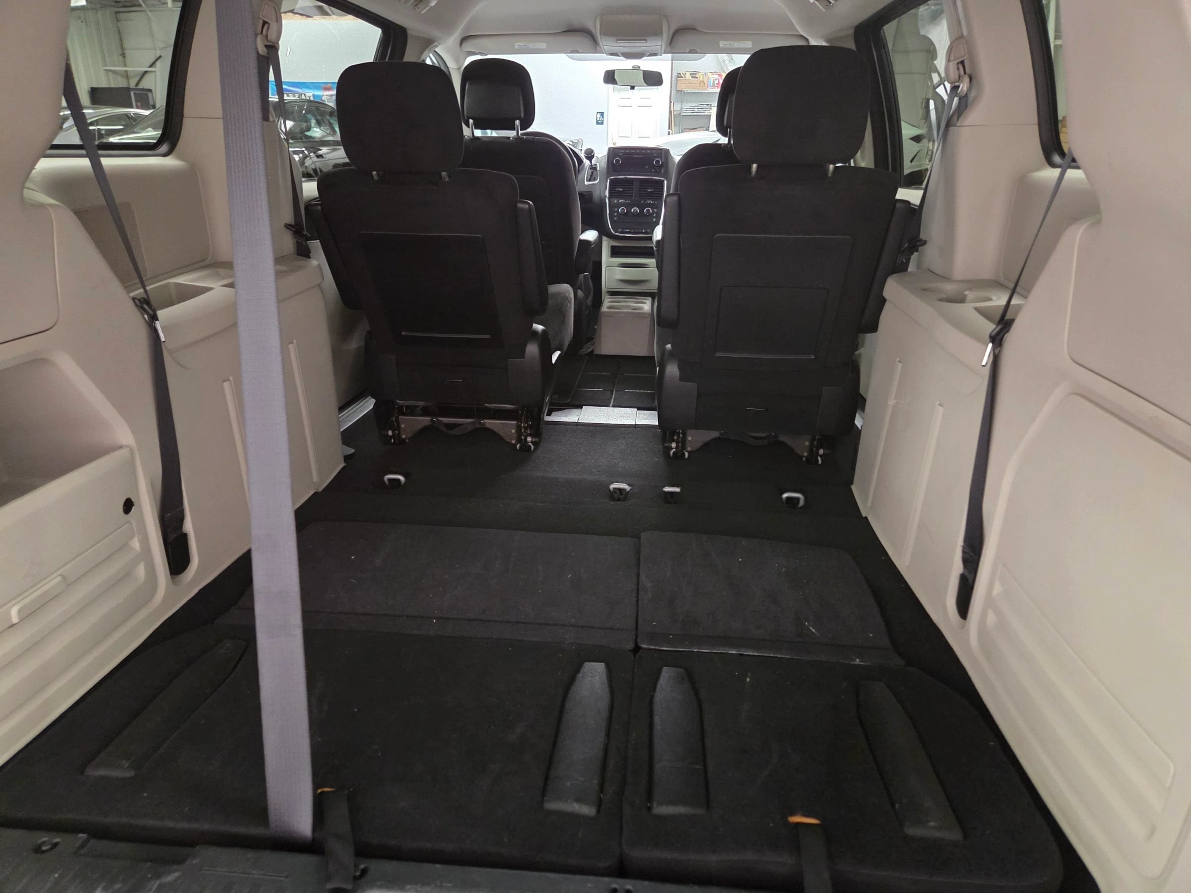 Used 2013 Dodge Grand Caravan SE FWD image 33