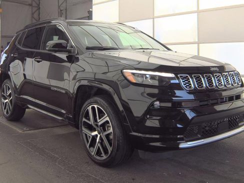 Used 2025 Jeep Compass Limited w/ Elite Group image 2