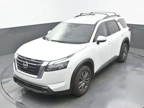 Used 2025 Nissan Pathfinder SV AWD/4WD image 16