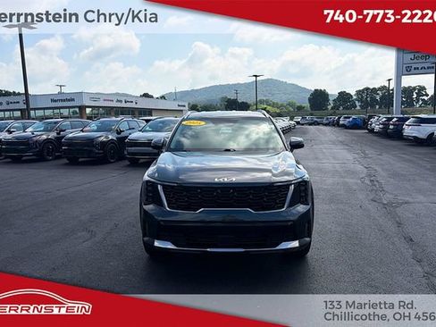 Used 2025 Kia Sorento S AWD/4WD image 2