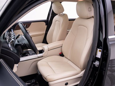 Used 2023 Mercedes-Benz GLB 250 4MATIC image 19