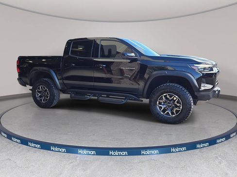 Used 2025 Chevrolet Colorado ZR2 w/ Technology Package AWD/4WD image 5