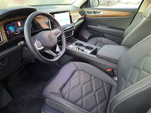 New 2026 Volkswagen Atlas SE image 7