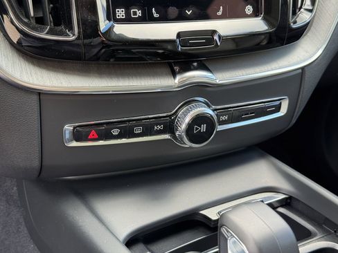 Certified 2025 Volvo XC60 B5 Plus image 25