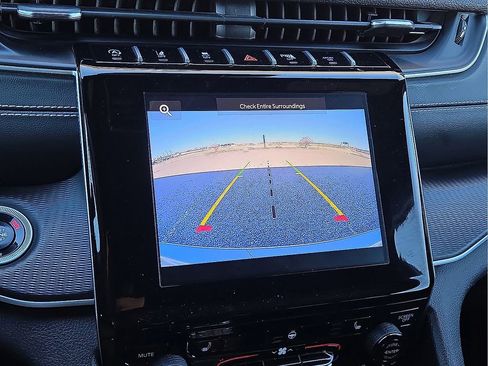 Used 2024 Jeep Grand Cherokee L Laredo image 29