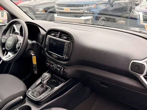 Used 2025 Kia Soul LX w/ LX Technology Package image 16