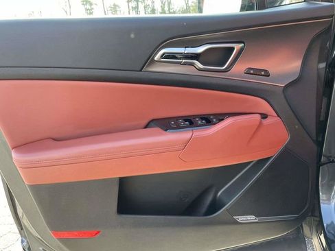 Used 2025 Kia Sportage SX image 18