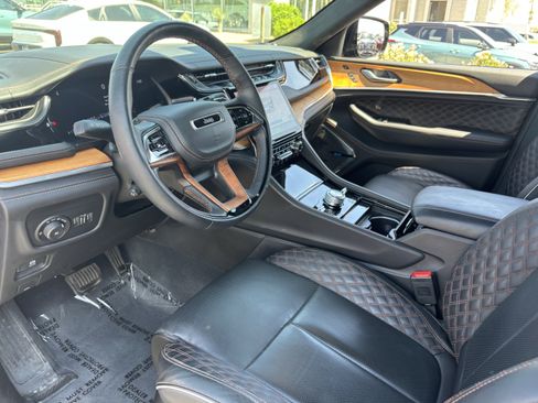 Used 2023 Jeep Grand Cherokee Summit AWD/4WD image 18