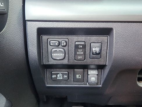 Used 2018 Toyota Tundra Platinum AWD/4WD image 29