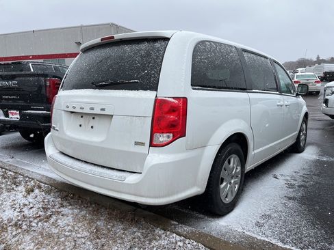 Used 2018 Dodge Grand Caravan SE image 5