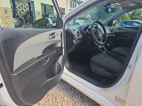 Used 2014 Chevrolet Sonic LT FWD image 15