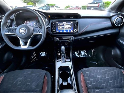 Used 2023 Nissan Kicks SR image 7