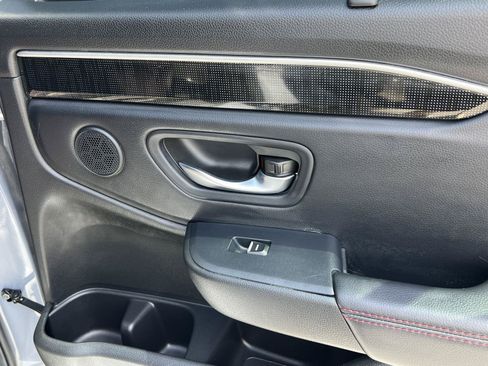 Used 2025 Honda Pilot Black Edition image 20