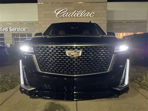 Used 2022 Cadillac Escalade Premium Luxury w/ Performance Package image 9