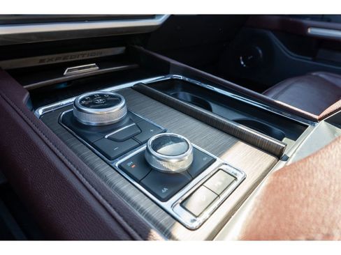 Used 2024 Ford Expedition Limited image 31