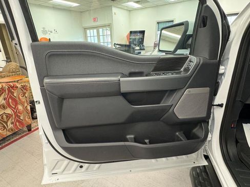 Used 2024 Ford F150 Lightning Lariat image 12