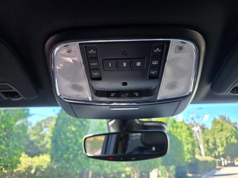 Used 2018 Jeep Grand Cherokee Limited image 28