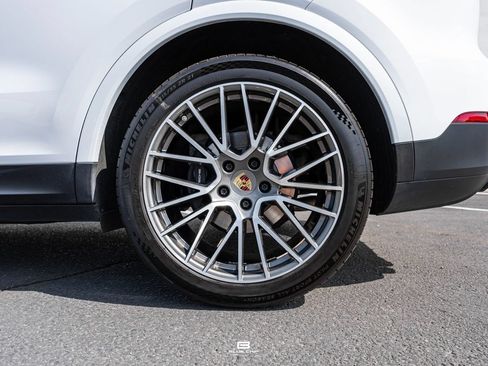 Used 2023 Porsche Cayenne Platinum Edition AWD/4WD image 6