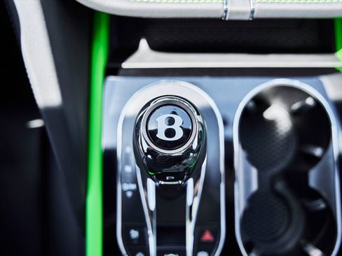 Used 2025 Bentley Bentayga AWD/4WD image 75
