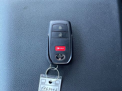 Used 2025 Toyota 4Runner SR5 AWD/4WD image 31