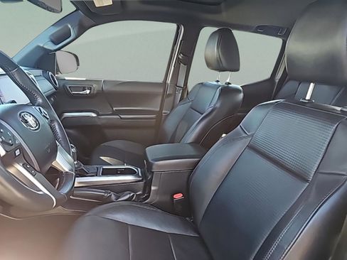 Used 2022 Toyota Tacoma Limited image 26