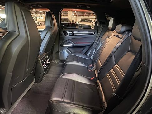 Used 2019 Porsche Cayenne Turbo AWD/4WD image 15