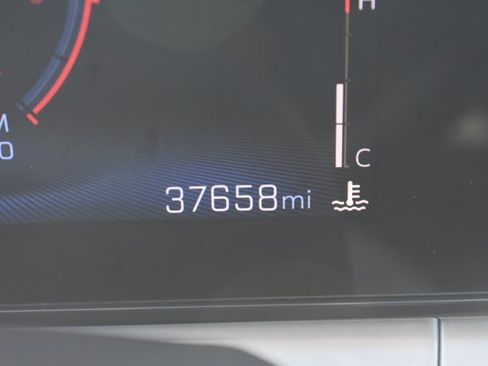 Used 2025 Chevrolet Trax LT w/ LT Convenience Package FWD image 23