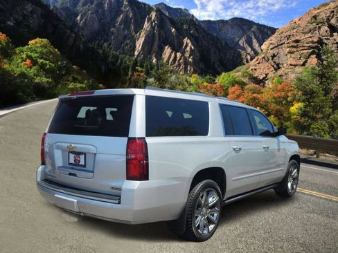 Used 2018 Chevrolet Suburban Premier AWD/4WD image 3