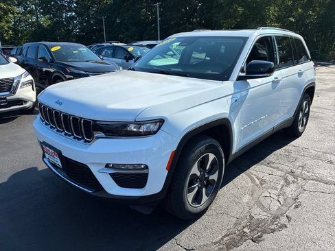 Used 2024 Jeep Grand Cherokee Limited 4xe AWD/4WD image 3