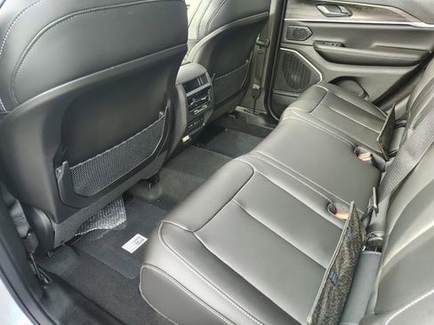 New 2026 Jeep Grand Cherokee Limited image 32