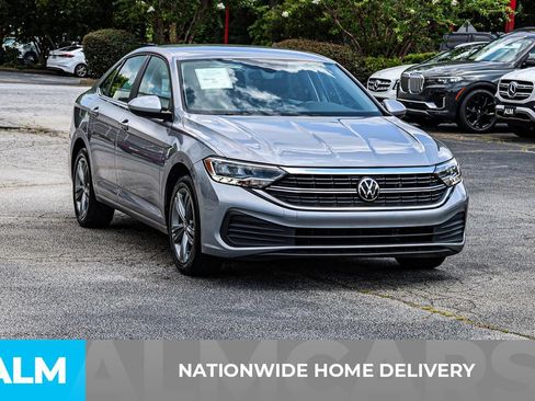 Used 2024 Volkswagen Jetta SE FWD image 4