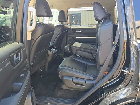 Used 2025 Nissan Armada SV AWD/4WD image 12