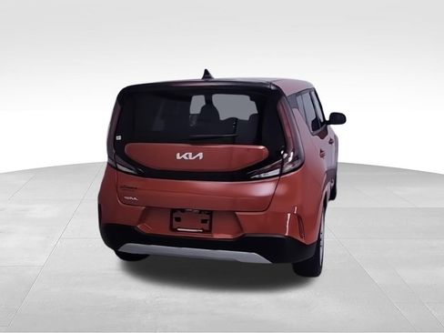 Used 2025 Kia Soul LX FWD image 10