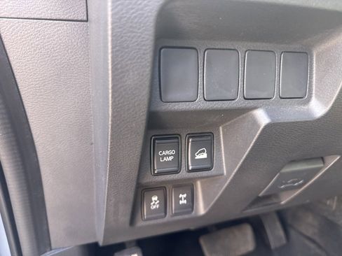 Used 2024 Nissan Frontier PRO-4X w/ Off-Road Protection Package image 21