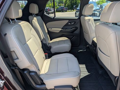 Used 2023 Chevrolet Traverse Premier AWD/4WD image 13
