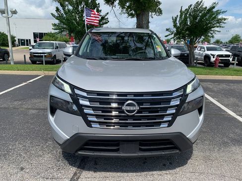Used 2024 Nissan Rogue SV FWD image 3