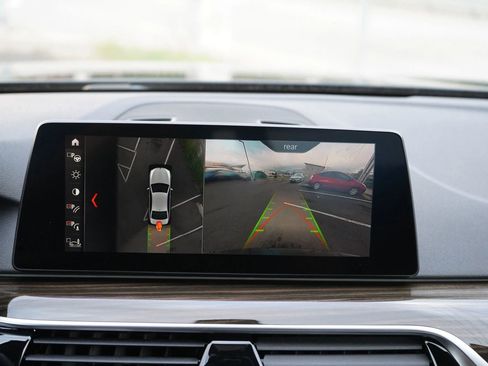 Used 2019 BMW 540i w/ Premium Package image 12