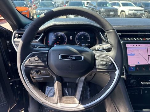 Certified 2025 Jeep Grand Cherokee L Limited w/ Black Appearance Package AWD/4WD image 10