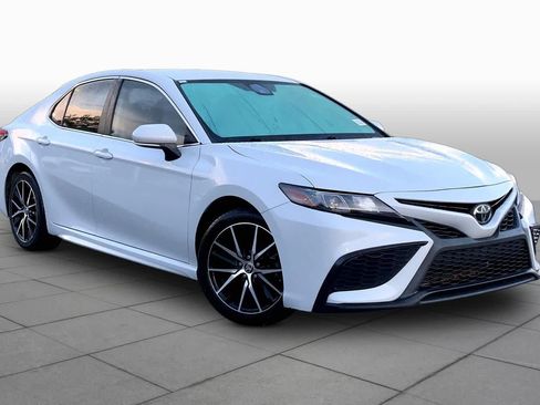 Used 2023 Toyota Camry SE FWD image 3