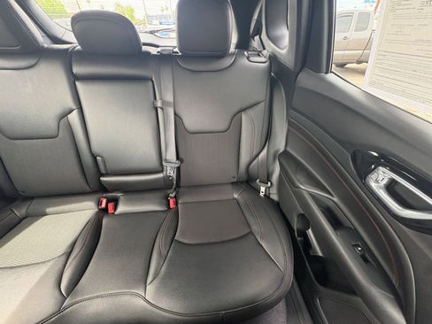 Used 2025 Jeep Compass Trailhawk AWD/4WD image 37