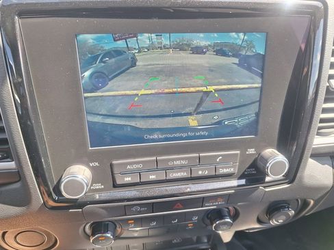 Used 2024 Nissan Frontier SV image 16