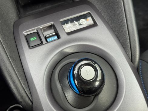 Used 2025 Nissan Leaf S image 24
