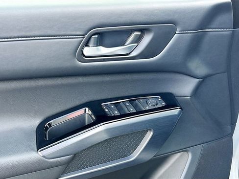 Certified 2025 Nissan Pathfinder SL FWD image 15