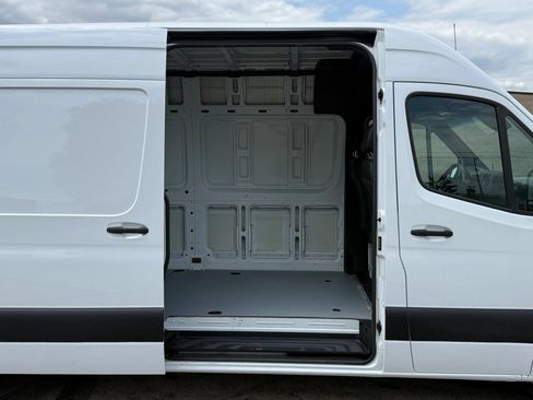 Used 2020 Mercedes-Benz Sprinter 2500 w/ Comfort Plus Package image 12