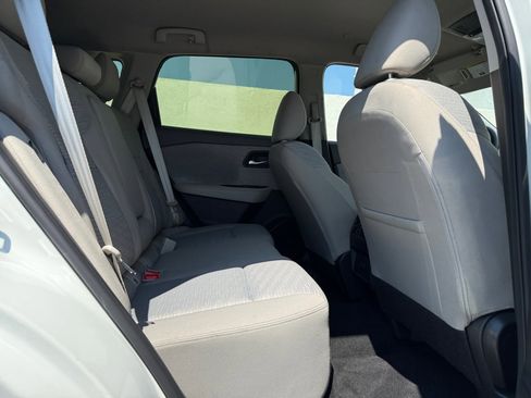 Used 2023 Nissan Rogue SV image 18