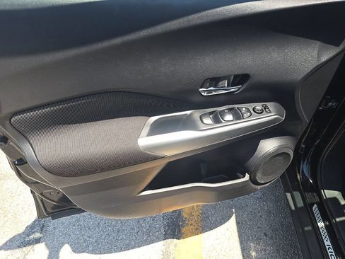 Used 2018 Nissan Kicks SV FWD image 14