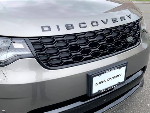 Certified 2025 Land Rover Discovery Dynamic SE AWD/4WD image 30