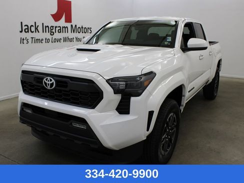 Used 2025 Toyota Tacoma TRD Sport image 1
