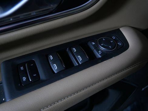 Used 2023 Chevrolet Tahoe Premier AWD/4WD image 14