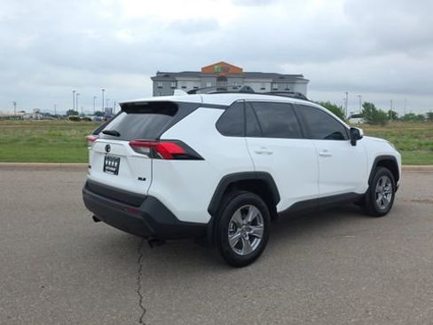 Used 2024 Toyota RAV4 XLE w/ Convenience Package image 6
